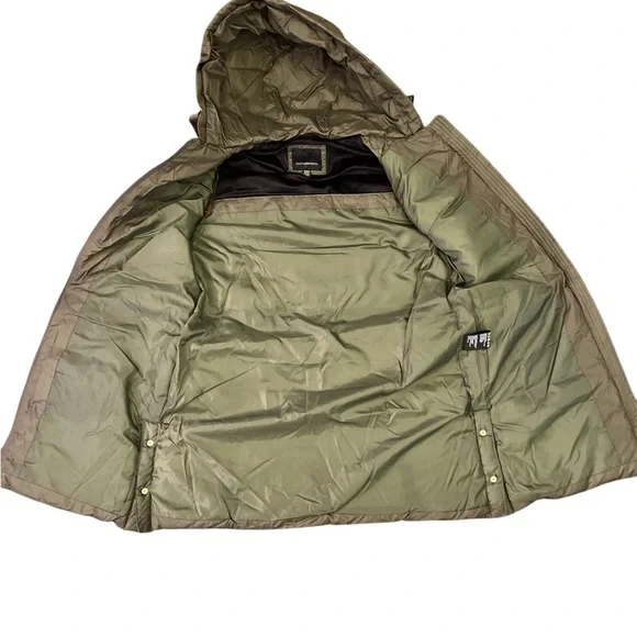 Green Puffer Vest, Zipper Closure, Size Small - Picture 7 of 9